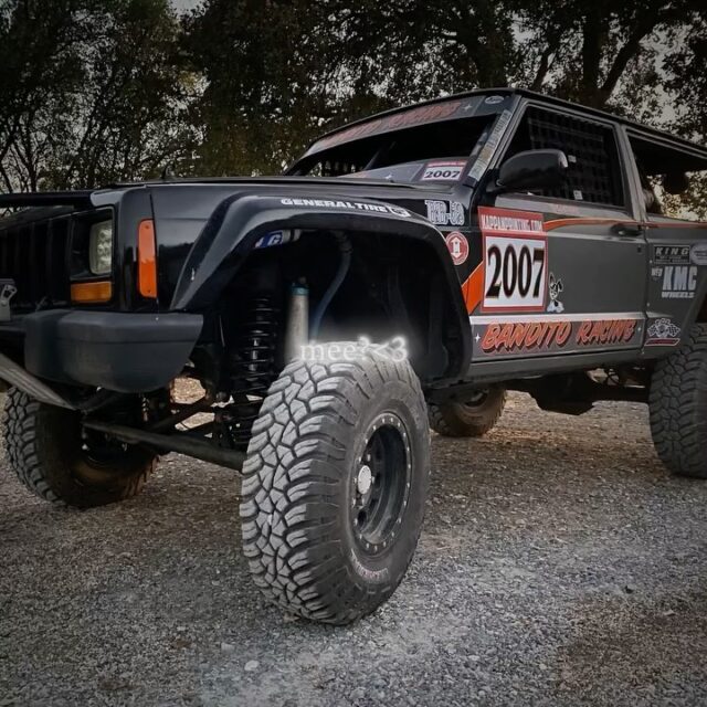 Tell me baby do you want meeeee 
.
@tpcustomchopshop
#horsepower
#racecar
#racejeep
#burnouts 
#offroad 
#leafspring
#cherokee
#podiumfinish